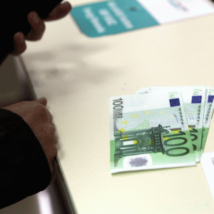 "Umbra financiară", tot mai ameninţătoare pentru sistemul financiar global