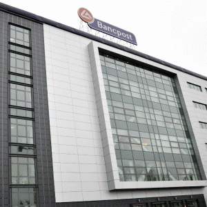 "Sunt discuţii pentru fuziunea Bancpost cu Piraeus Bank sau Banca Românească"