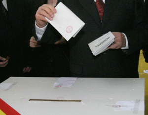 Peste 100 de persoane, aduse cu autocare în Capitală pentru a fi audiate în dosarul referendumului