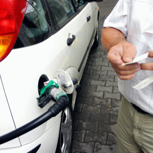 "Evoluţia cotaţiilor internaţionale a contrabalansat majorarea accizei pentru carburanţi"