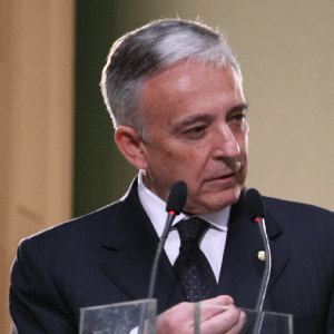  Un comitet condus de guvernatorul BNR Mugur Isărescu va fi responsabil pentru menţinerea stabilităţii financiare.