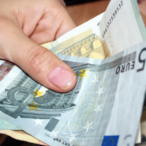 Economia zonei euro - slabă, dar într-o creştere peste aşteptări
