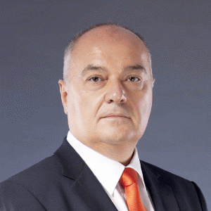 "Un preşedinte cu afinităţi de dreapta poate împiedica derapajele economice"