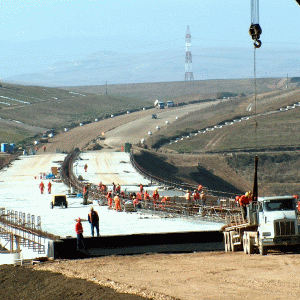 "Tăierea lucrărilor publice a tras în jos construcţiile"