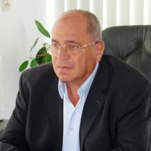 "Trebuie să reconsiderăm oportunitatea investiţiei, nu facem nici un fel de dezvăluire privind intenţiile noastre, spunem doar că suntem la faza de analiză".
