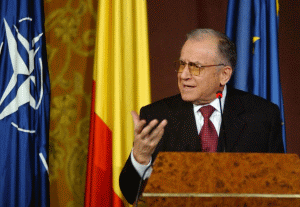 "Scuza că Victor Ponta ar fi pierdut pentru că eu aş fi comunist, o mizerie şi un act de laşitate"