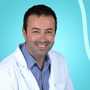 În momentul de faţă, echipa condusă de dr. Sergiu Stoica (foto) este formată din 12 medici şi 22 de asistenţi medicali.