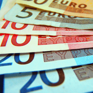 Patru săptămâni de declin pentru euro
