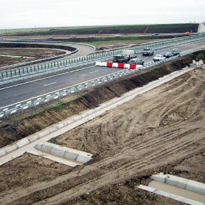 Dezastrul din infrastructura rutieră, subiect de băşcălie pentru Ponta şi Rus
