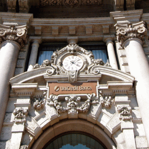 "UniCredit" vrea să-şi extindă prezenţa în Europa Centrală şi de Est
