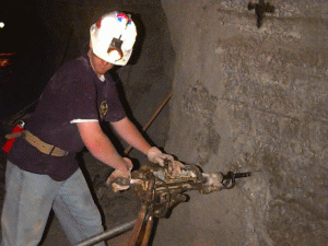 Veniturile minerilor de la Compania Naţională a Uraniului ar putea fi majorate de la 1 februarie