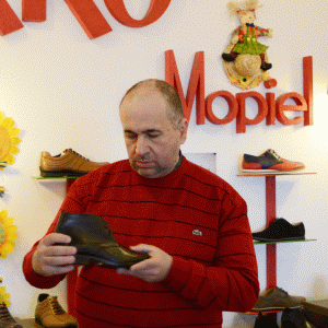 "A scăzut consumul peste tot în ţările din Uniune şi se exportă mai mult în sistem lohn. Pentru noi, cei care ţinem la brandul nostru, este mai greu", a declarat Cătălin Ioniţă.