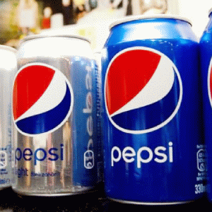 "PepsiCo" şi "Coca-Cola" închid fabrici în Rusia