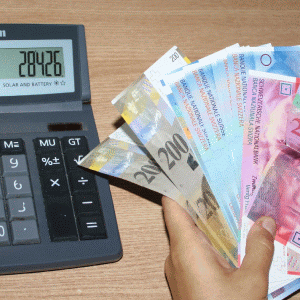 Clienţii băncilor acceptă conversia la cursul zilei, cu discount la sold