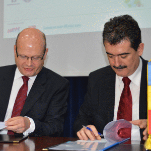 James Hyslop, Director BERD pentru România şi Andrei Gerea, Ministrul Energiei, Întreprinderilor Mici şi Mijlocii şi Mediului de Afaceri