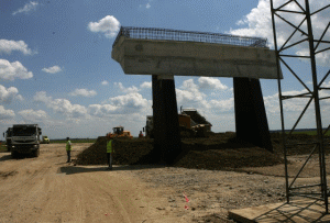 Licitaţie deschisă pentru construirea a 16,8 km din Autostrada Braşov - Oradea