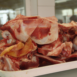Patronatele din industria cărnii solicită aplicarea cotei TVA de 9% la carne şi preparate din carne 