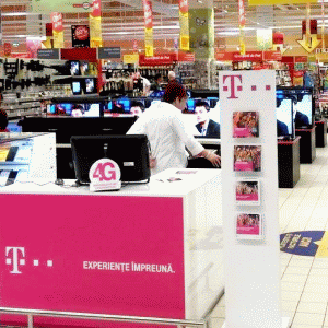 Sindicalist: "Telekom ar putea să transfere angajaţi din magazinele Germanos"