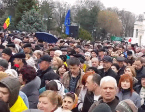 Mii de persoane au participat la un miting împotriva guvernării la Chişinău