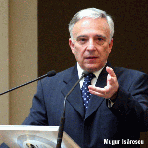 Isărescu: "Adoptarea euro trebuie făcută la momentul potrivit"