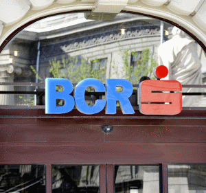Cinteză: "BCR a fost grijulie cu clienţii săi"
