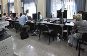 Populaţia şi firmele au avut în iunie restanţe mai mici la creditele în lei şi valută