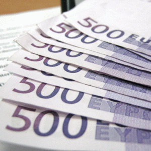 Credit de 98.000 de euro, comision de acordare de 32.000 de euro