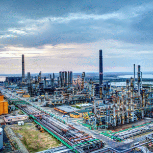 Scăderea cotaţiilor petroliere a muşcat din profitul Petrom