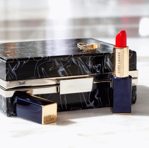 Vânzările "Estée Lauder" scad pentru prima oară în ultimele trei trimestre