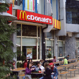 Americanii de la McDonald's au cumpărat cele trei restaurante pe care le deţineau în franciză la Braşov