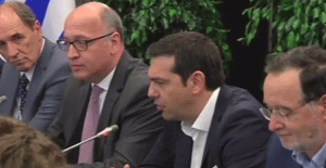 Tsipras şi-a anunţat demisia şi a cerut alegeri anticipate