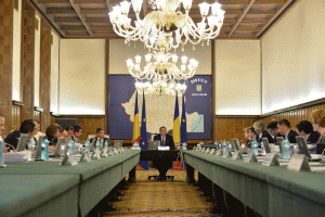 Sondaj CSCI: 47% dintre români consideră că în guvernarea Ponta economia s-a îmbunătăţit