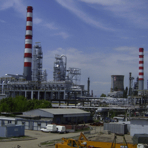 Directorul general al Petrotel Lukoil nu poate părăsi România