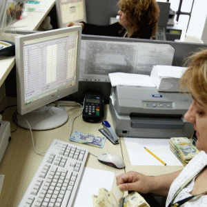 Veniturile băncilor din tranzacţiile cu materii prime au scăzut cu 25%