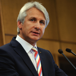 "Discutăm cu misiunea FMI bugetul pe 2016, legea redevenţelor şi stadiul reformelor structurale"