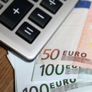 BCE semnalează noi stimulente monetare, anul acesta