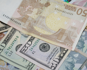 Euro, sub pragul de 1,10 dolari