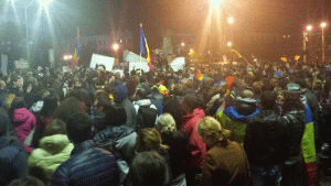În jur de 3.000 de oameni au manifestat în Piaţa Universităţii