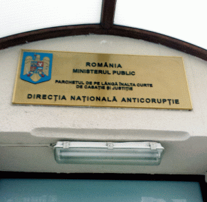 Directorul adjunct al Direcţiei de Combatere a Criminalităţii Organizate din IGPR, urmărit penal
