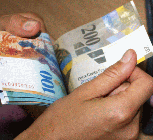 "Bancherii au pe conştiinţă cel puţin 30 de sinucideri din cauza datoriilor"