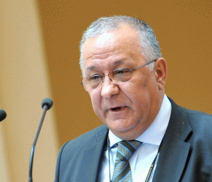 Cinteză: "Acţionarul unei bănci de la noi vine în România să meargă la Cotroceni"