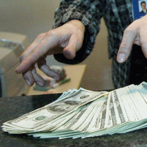 Dolarul american a ajuns la 4,222 lei