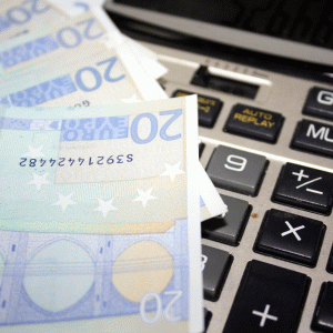 Iohannis a girat confiscarea banilor din depozite