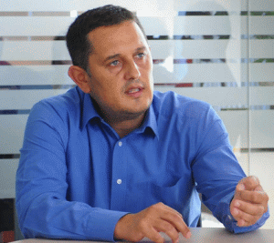"Goblinul cocoţat în CA al BNR este şi asociat în două companii private"