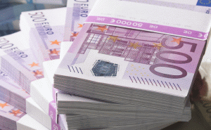 Euro a ajuns la 4,5025 lei