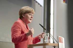 Angela Merkel doreşte înăsprirea legislaţiei privind expulzarea imigranţilor