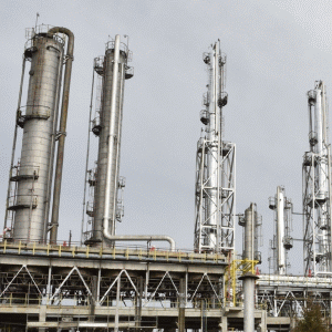 Iranul va investi în construirea unei rafinării de petrol în Spania
