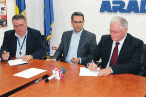 Reprezentaţii companiei Join Airlines au semnat contractul cu Aeroportul Arad
