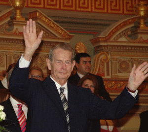 Regele Mihai se retrage din viaţa publică