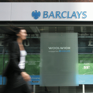 Surse: "Barclays" negociază restrângerea spaţiului birourilor sale din Londra